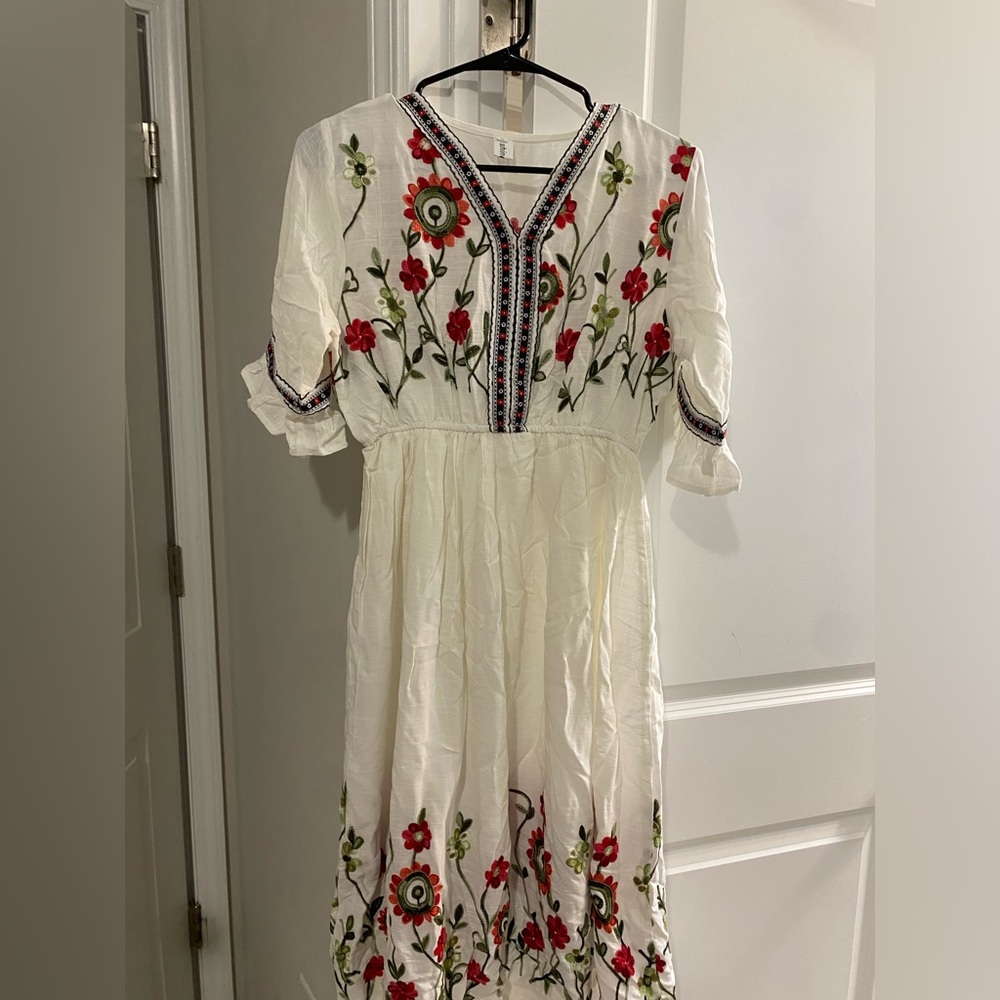 Embroidered floral dress, worn once, size Small